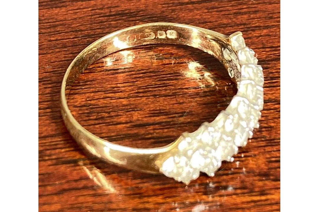 9CT ROSE GOLD MOURNING RING, size O, 9ct gold dress ring, three 9ct gold swivel clips, 10.2gms - Image 5 of 10