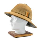 MILITARY CLUB HOUSE: WWI / INTERWAR PERIOD TROPICAL PITH HELMET, of six panel 'Wolseley' type with