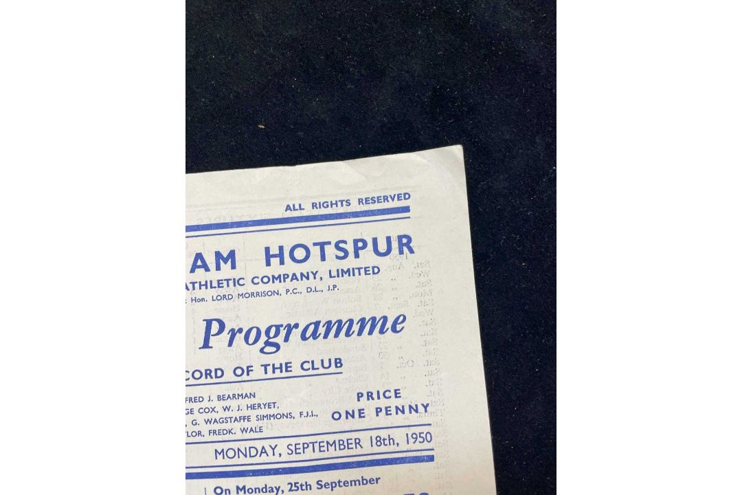 THE FOOTBALL CLUB HOUSE: TOTTENHAM HOTSPUR PROGRAMMES OF SEASONS 1925 - 2014, 18 programmes - Image 4 of 11