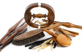 COLLECTION OF TREEN GLOVE STRETCHERS, including gauntlet stretchers, glove stretchers in boxwood,