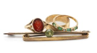 GROUP OF 9CT GOLD JEWELLERY comprising 9ct gold band, 9ct gold emerald and diamond chip ring, 9ct