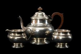 GEORGE V SILVER THREE PIECE TEA SERVICE, Willaim Suckling Ltd., Birmingham 1930, teapot of
