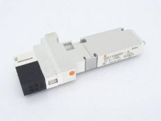 SMC VQ1100RY-5 VALVE