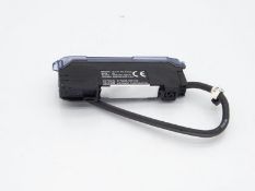 (5) KEYENCE CORP FS-V31M Sensor
