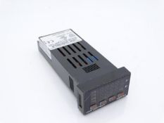 (5) DWYER 32DZ5553 Temperature Controller
