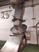 Positive Displacement Pump With Hopper