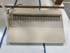 GBC 16DB 16 inch Manual CombBind Comb Opener