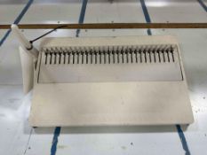 GBC 16DB 16 inch Manual CombBind Comb Opener