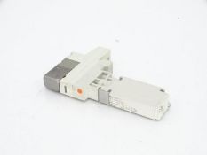 (10) SMC VQ1100R-51 VALVE