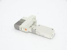 (10) SMC VQ1100R-51 VALVE