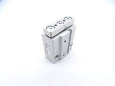 (2) SMC MGJ10-15 PNEUMATIC CYLINDER