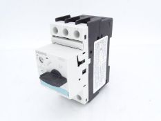(2) SIEMENS 3RV1021-1KA10 CIRCUIT BREAKER