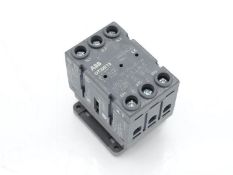 (5) ABB 1SCA022352R6870 SWITCH