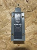 ALLEN BRADLEY 802X-BA4 Watertight Limit Switch