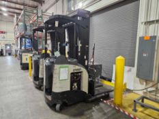 Crown RD5220-30 Standing Sideshifter Forklift