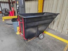 Rubbermaid 1025 Standard Duty Tote