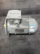 NEW IN BOX SIEMENS 1LE0003-0DB32-1FA4-Z Motor