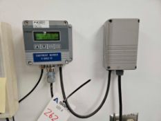 Vaisala Universal Smart Transmitter w/ Integral Probe & Display w/ Dickson Humidity Chart Recorder