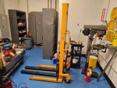 Hand Stacker Lift