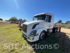 2004 Volvo VNL T/A Sleeper Truck Tractor