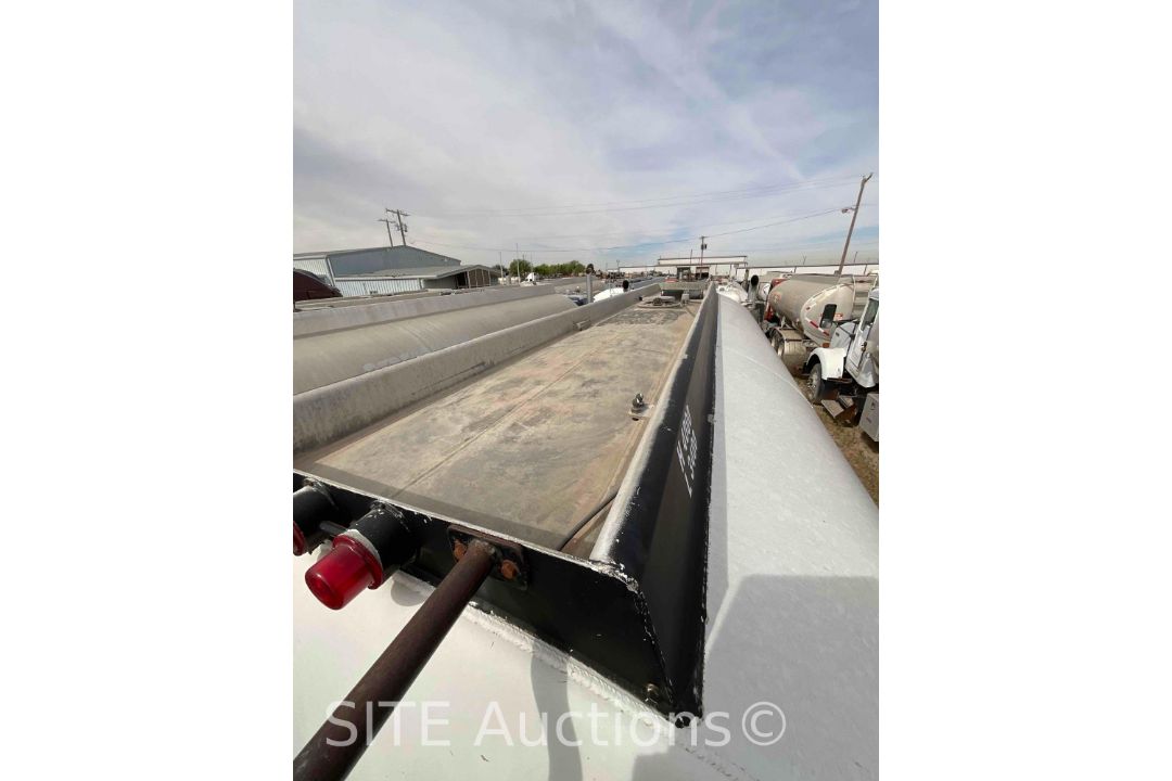 2004 Peterbilt 385 T/A Fuel Truck - Image 5 of 24