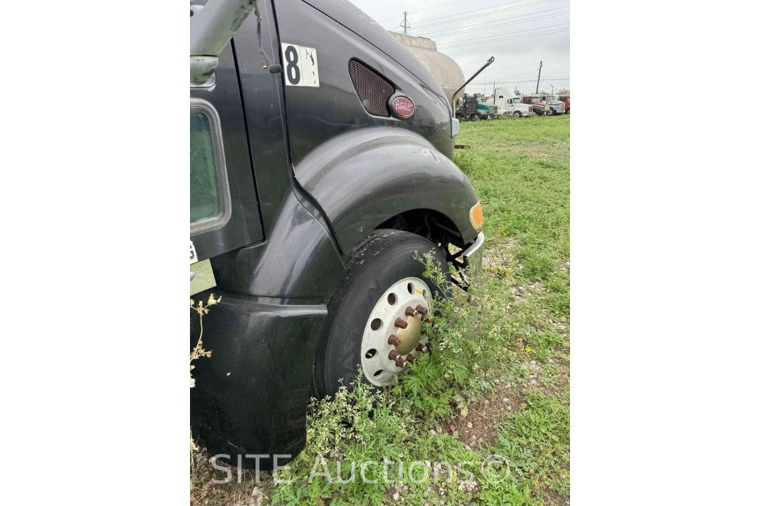 2005 Peterbilt 387 T/A Sleeper Truck Tractor - Image 10 of 25