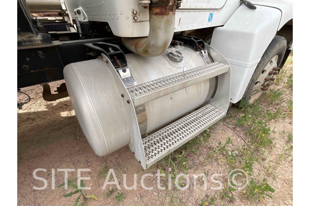 2004 Peterbilt 385 T/A Fuel Truck - Image 6 of 24