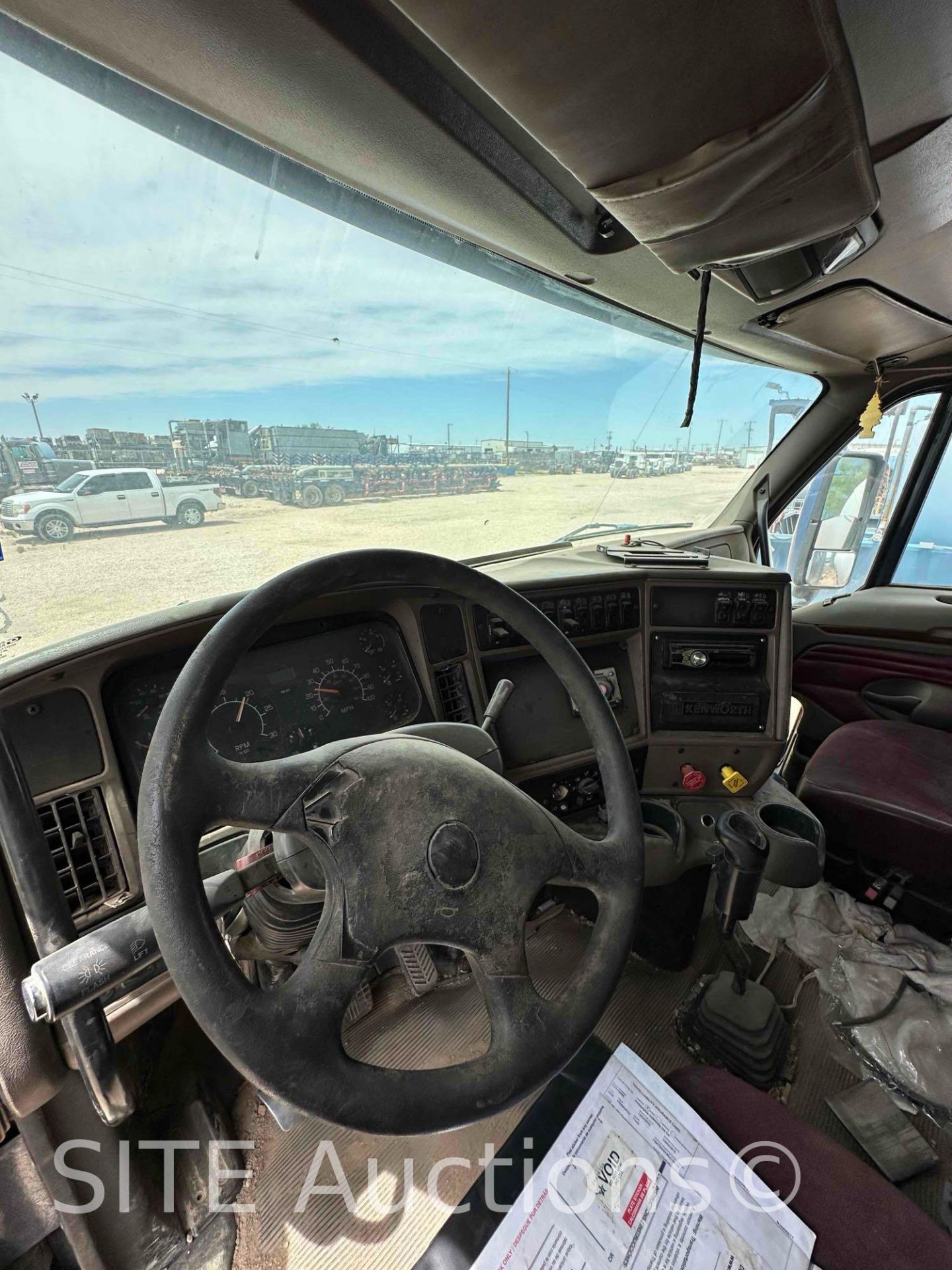 2006 Kenworth T2000 T/A Sleeper Truck Tractor - Image 20 of 23