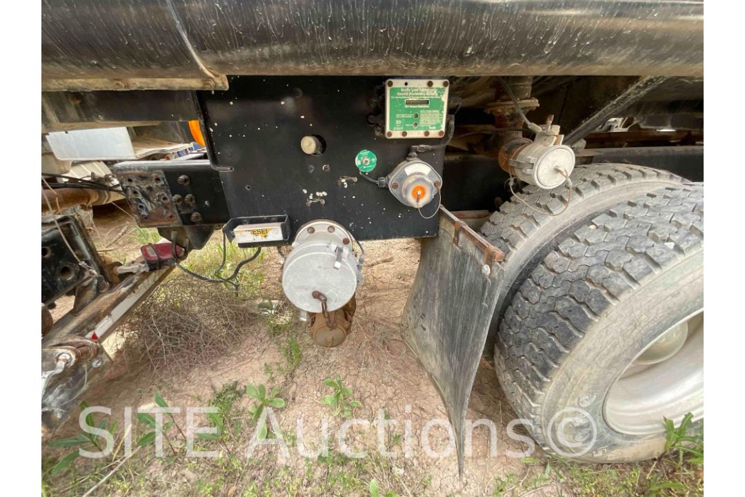 2004 Peterbilt 385 T/A Fuel Truck - Image 8 of 24
