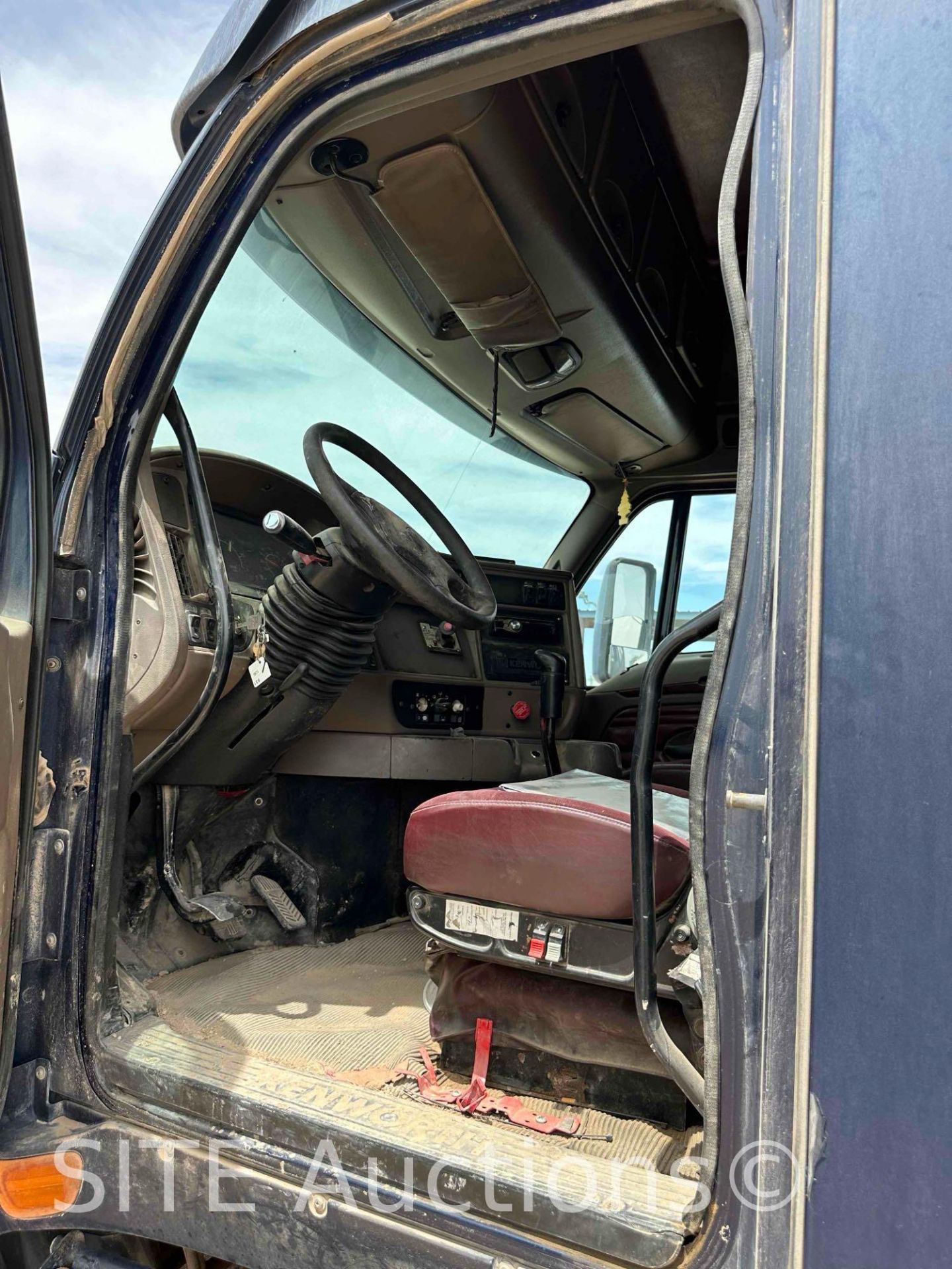 2006 Kenworth T2000 T/A Sleeper Truck Tractor - Image 19 of 23