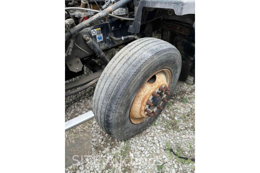 2005 Peterbilt 387 T/A Sleeper Truck Tractor - Image 11 of 25
