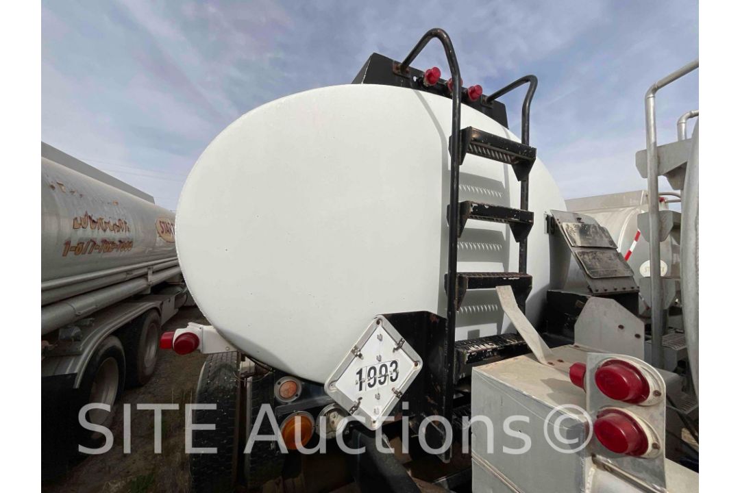 2004 Peterbilt 385 T/A Fuel Truck - Image 17 of 24