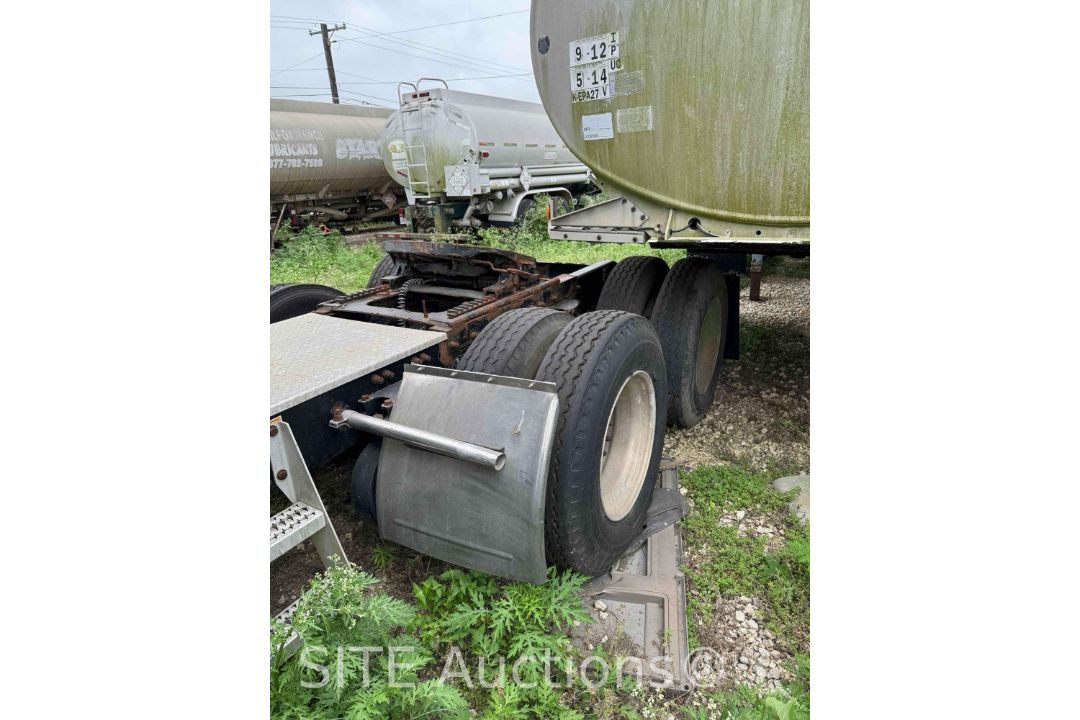 2005 Peterbilt 387 T/A Sleeper Truck Tractor - Image 17 of 25