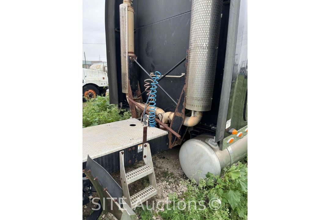 2005 Peterbilt 387 T/A Sleeper Truck Tractor - Image 9 of 25