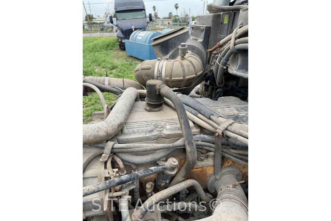 2005 Peterbilt 387 T/A Sleeper Truck Tractor - Image 14 of 25