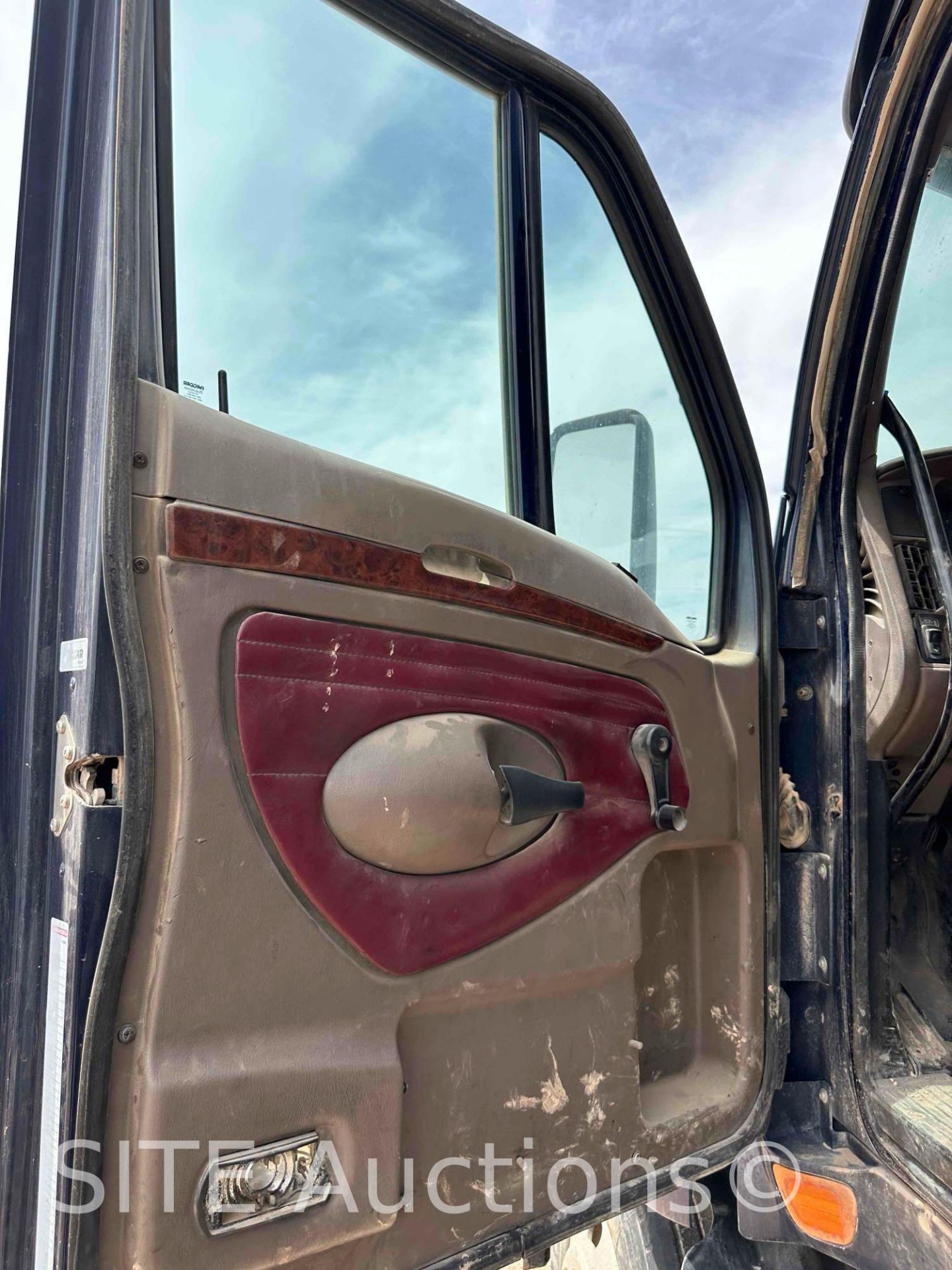 2006 Kenworth T2000 T/A Sleeper Truck Tractor - Image 23 of 23