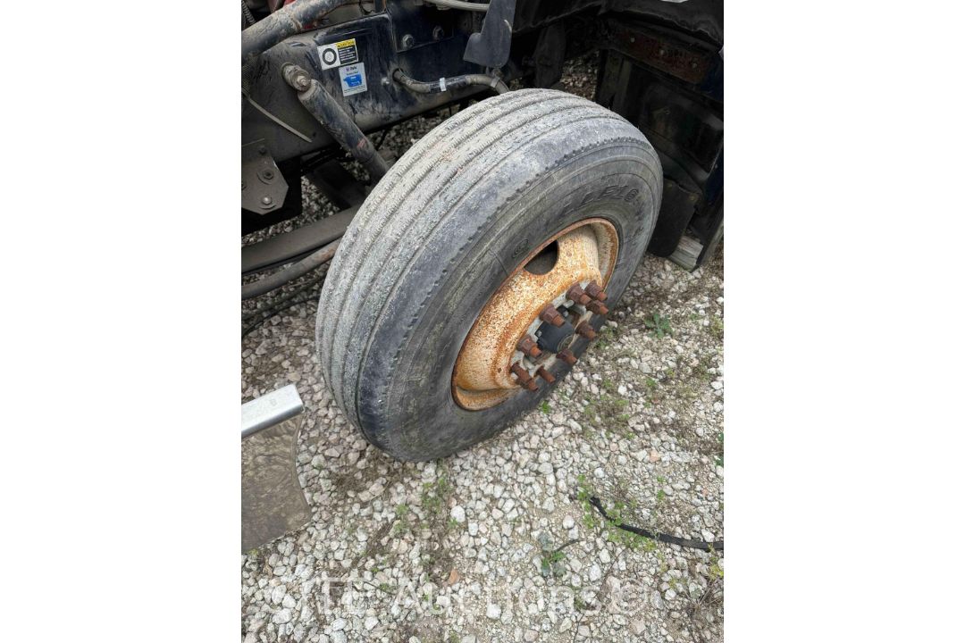 2005 Peterbilt 387 T/A Sleeper Truck Tractor - Image 12 of 25