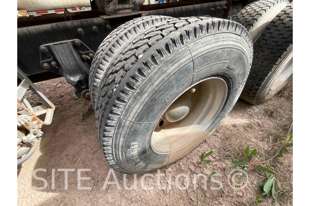 2004 Peterbilt 385 T/A Fuel Truck - Image 9 of 24