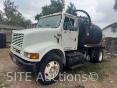 2000 International 8100 S/A Vacuum Truck