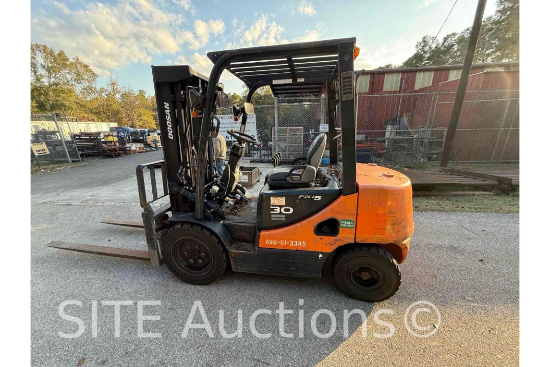 Doosan D30S-5 Forklift - Image 1 of 15