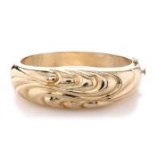 14k Yellow Gold Hollow Ridged Deisn Bangle