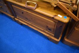 A modern pine bedding box, dimensions approx 87 x 47 x 52cm