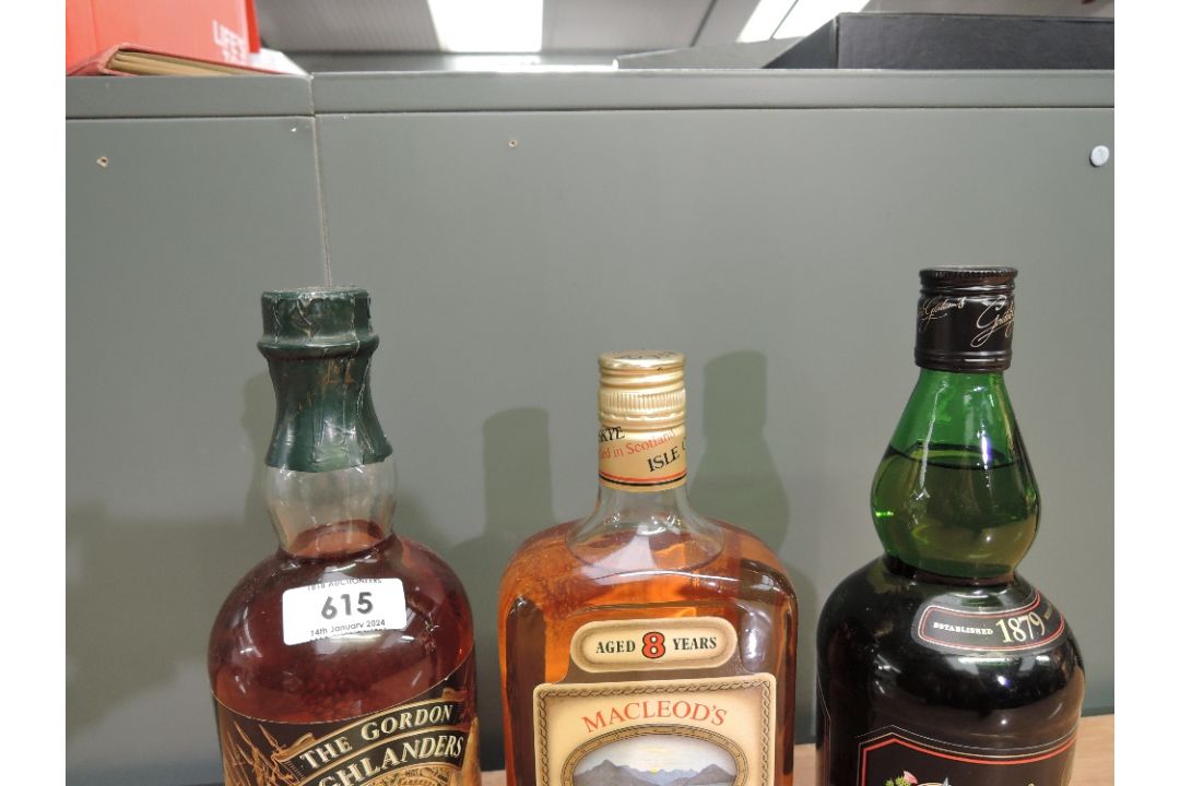 Three bottles of Blended Scotch Whisky, Macleod's Isle of Skye 8 Year, in original card box, - Image 4 of 5
