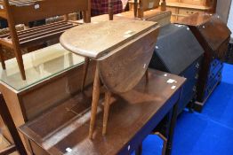 An Ercol occasional table having single drop leaf, height approx 40cm, open diameter 61cm