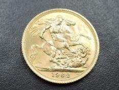 A 1962 Elizabeth II Gold Sovereign, George & Dragon, Royal Mint