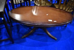A reproduction Regency oval coffee table, approx. 118 x 65cm