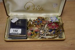 A selection of vintage costume jewellery, including lucite brooch with flower inserts, cufflinks
