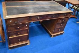 A 19th Century mahogany pedestal desk (af)
