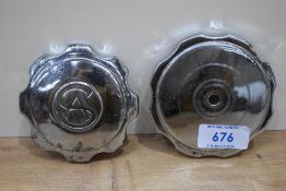 An SA cap and radiator cap mascot mount