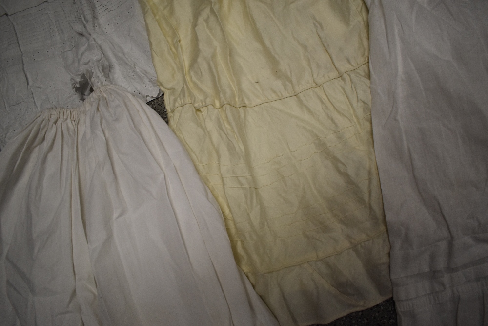 A large collection of Victorian to early 20th century petticoats and aprons, many with intricate - Image 4 of 12